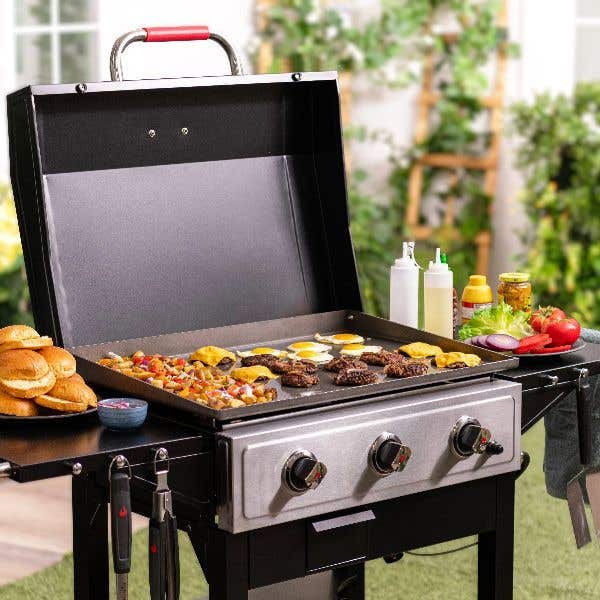 https://www.charbroil.com/media/ctm/cache/167926b83bd47f1dab293a30e14dd48b/463259023_3B-griddle-lifestyle_0042_1__1.jpg.jpeg